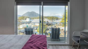 Suite, 1 Queen Bed with Sofa bed (Partial Marina View) | Terrace/patio