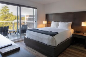Suite, 1 Queen Bed with Sofa bed (Partial Marina View) | Pillow-top beds, desk, iron/ironing board, free WiFi - Tofino Resort & Marina (Tofino)