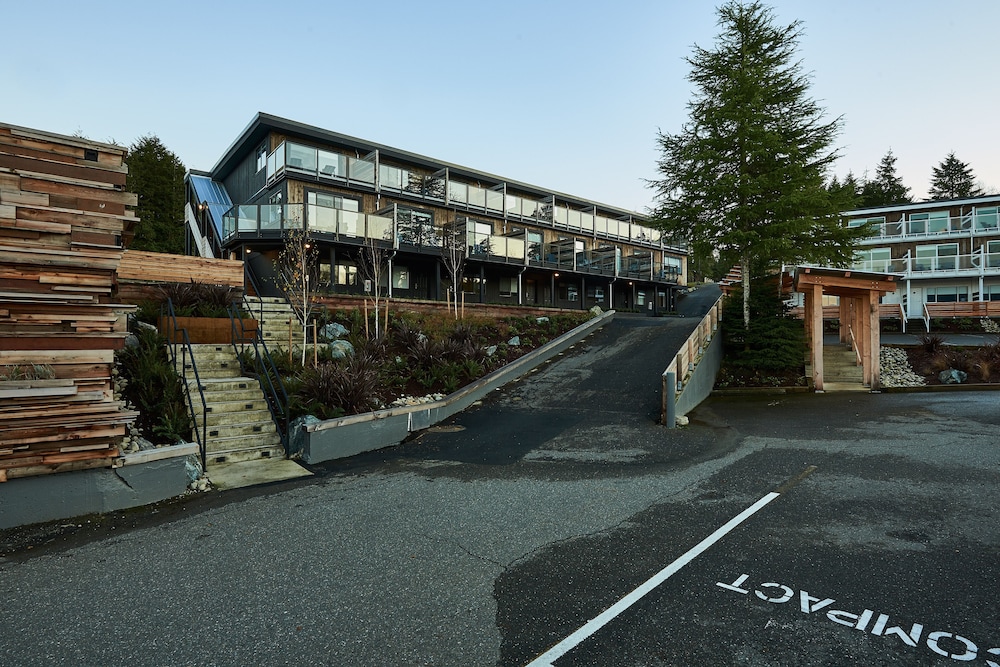 Tofino Resort + Marina by null