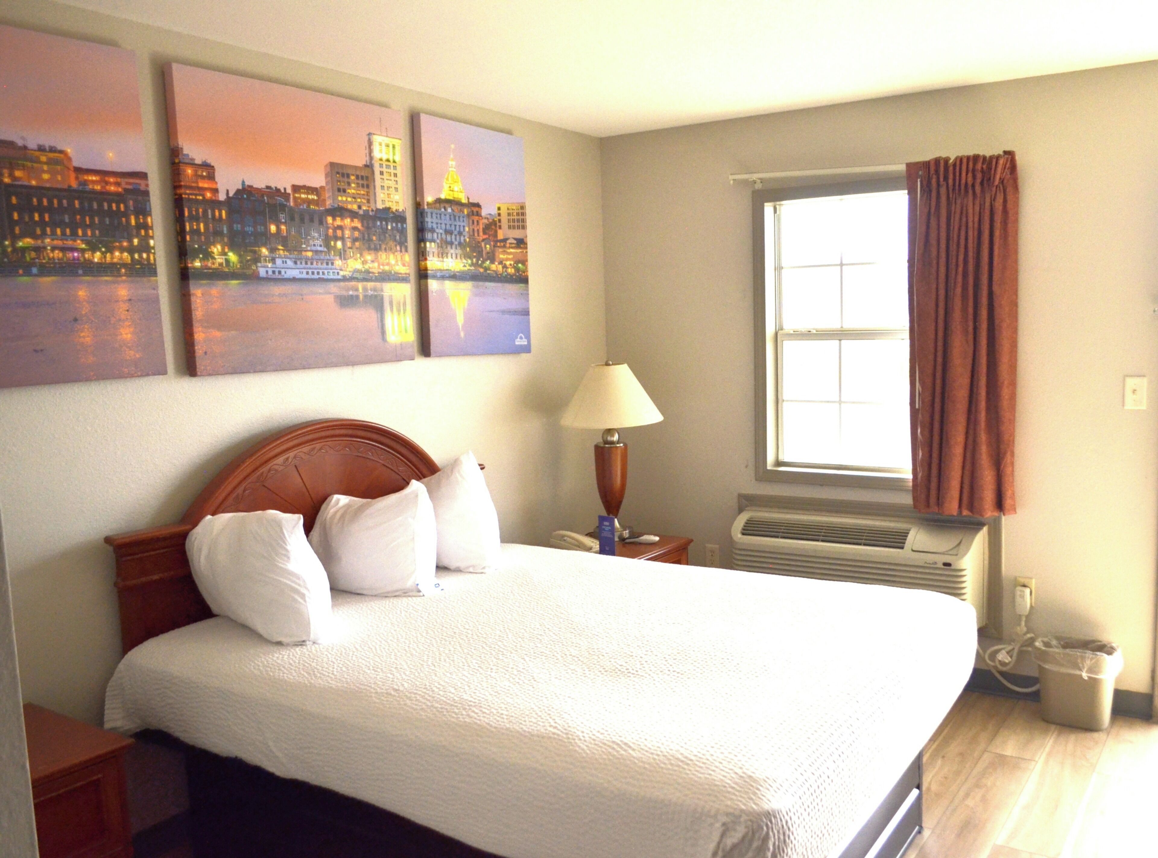 Kamer, 1 queensize bed, toegankelijk voor mindervaliden (Mobility, Bathtub with Grab Bars) | Hypoallergeen beddengoed, een bureau, een laptopwerkplek