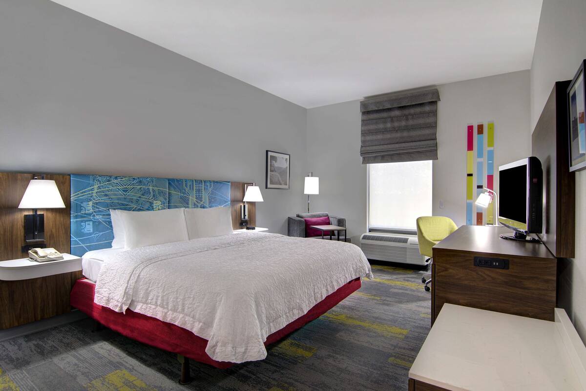 room, 1 king bed, non smoking | desk, iron/ironing board, free wifi, bed sheets