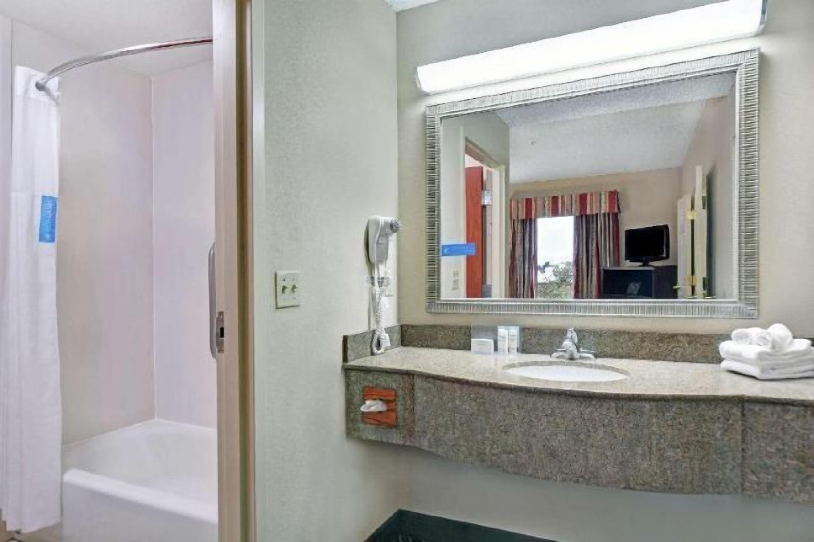 Salle de bain | Articles de toilette gratuits, sèche-cheveux, serviettes fournies