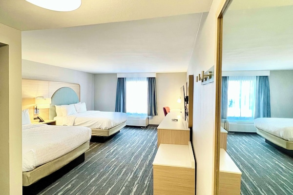 Peralatan tempat tidur premium, peti besi dalam bilik