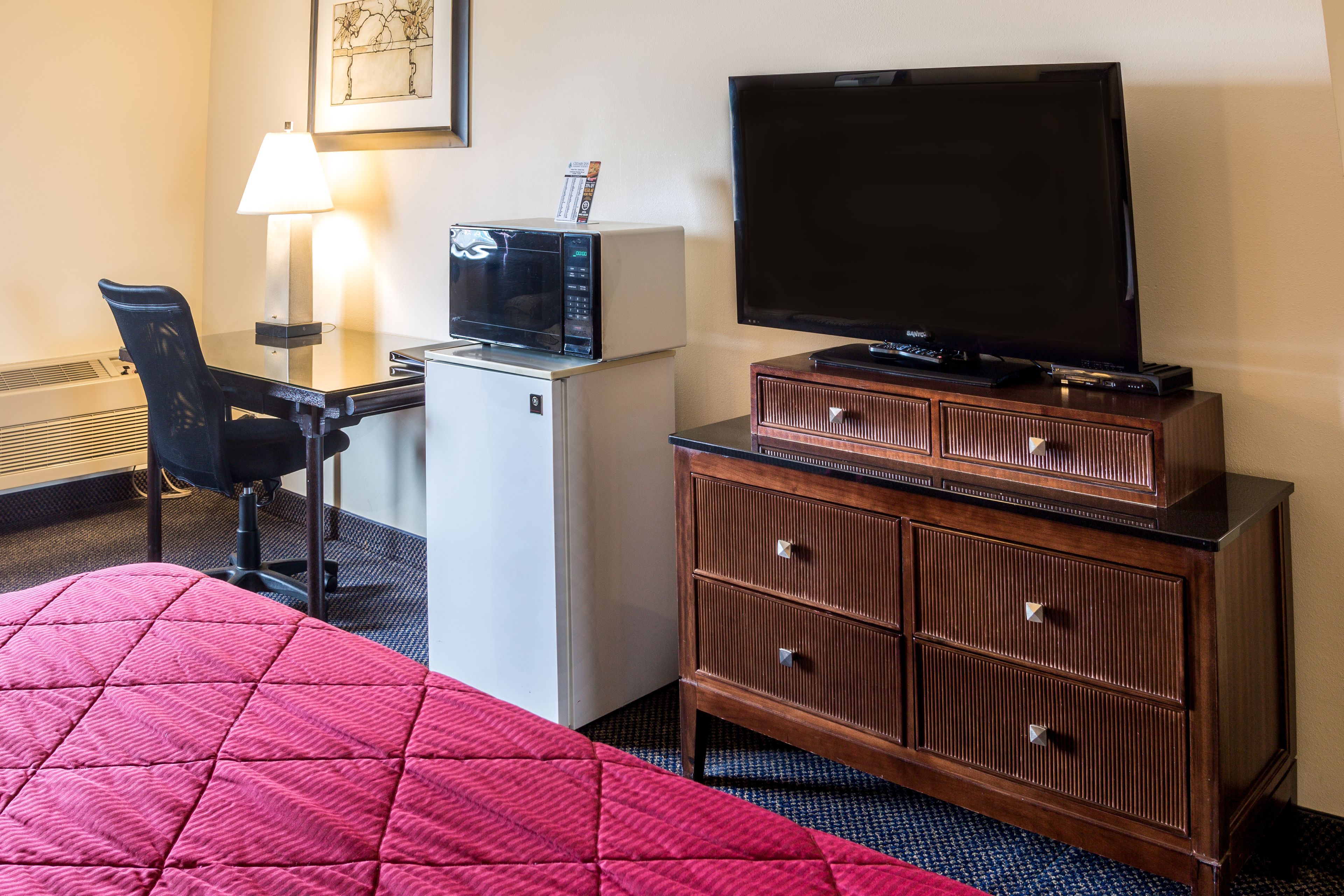 standard room, 1 king bed, non smoking | room amenity