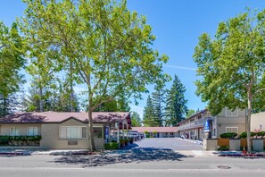 Front of property - Americas Best Value Inn Sky Ranch Palo Alto (Palo Alto)