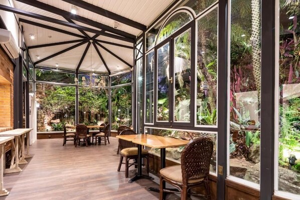 International cuisine - Hotel Villa Morra Suites (Asunción)