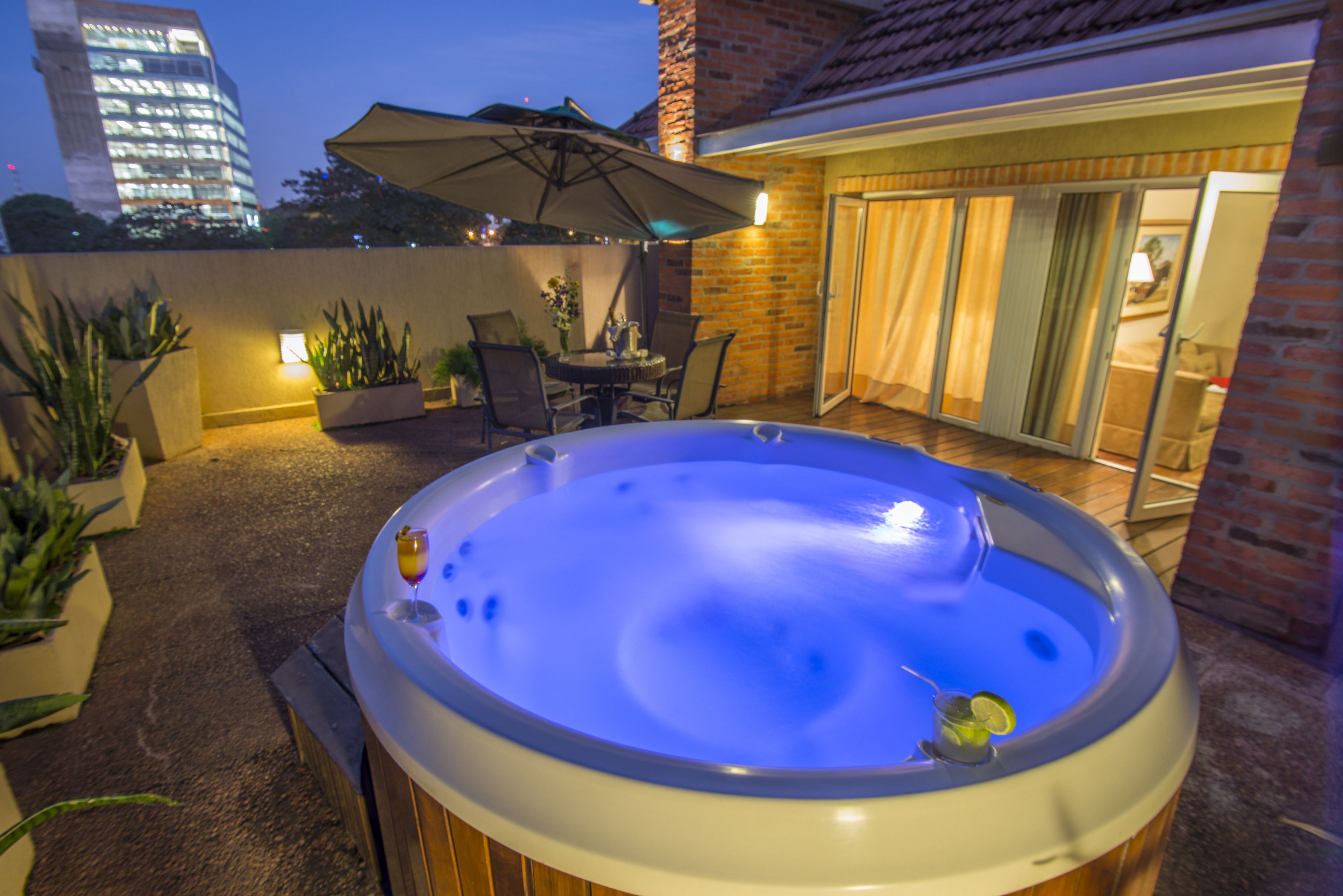 Jetted tub