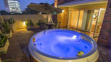Jetted tub