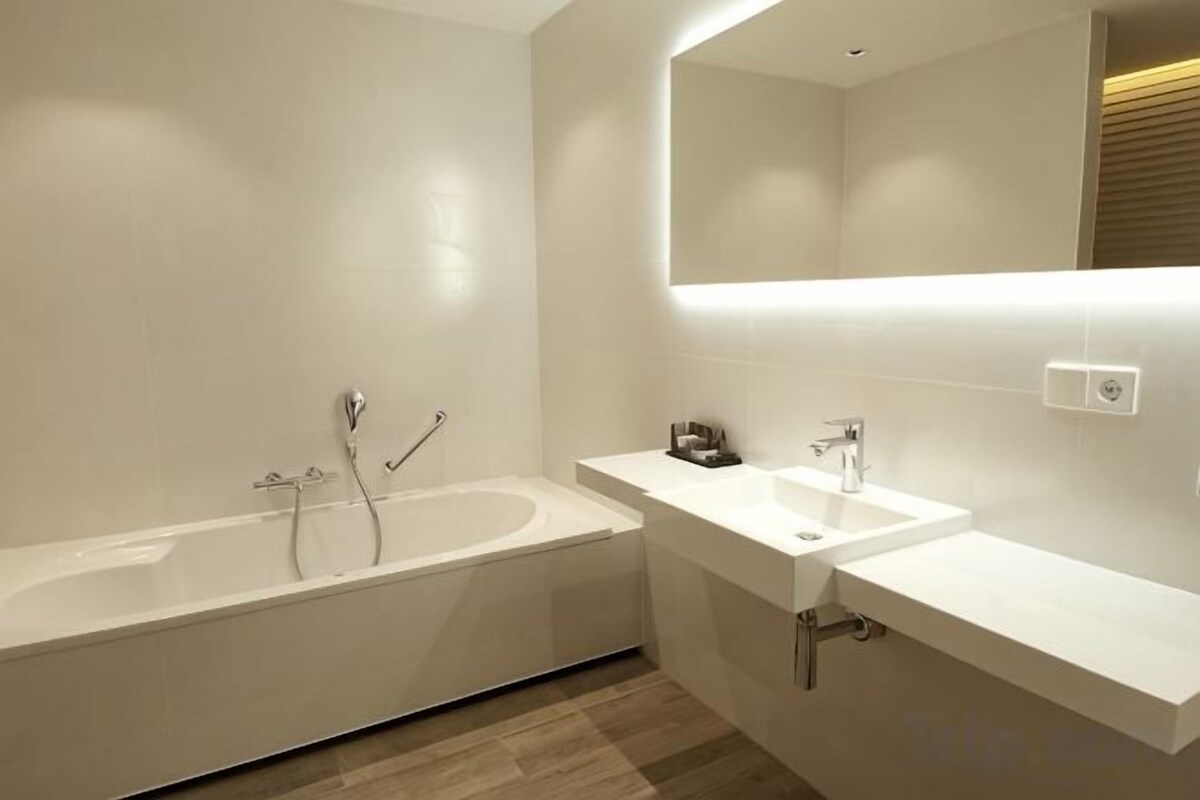 Baño | Artículos de higiene personal gratuitos, secador de pelo y toallas