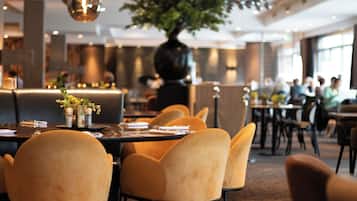 2 restaurants, breakfast, lunch, dinner served; French cuisine