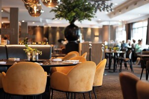 2 restaurantes: opção de café da manhã, almoço e jantar