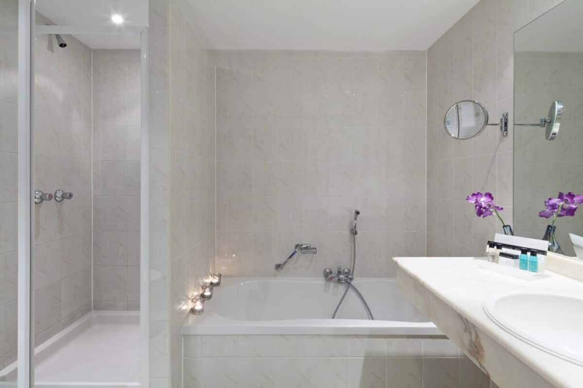 comfort room | bathroom | free toiletries, hair dryer, towels