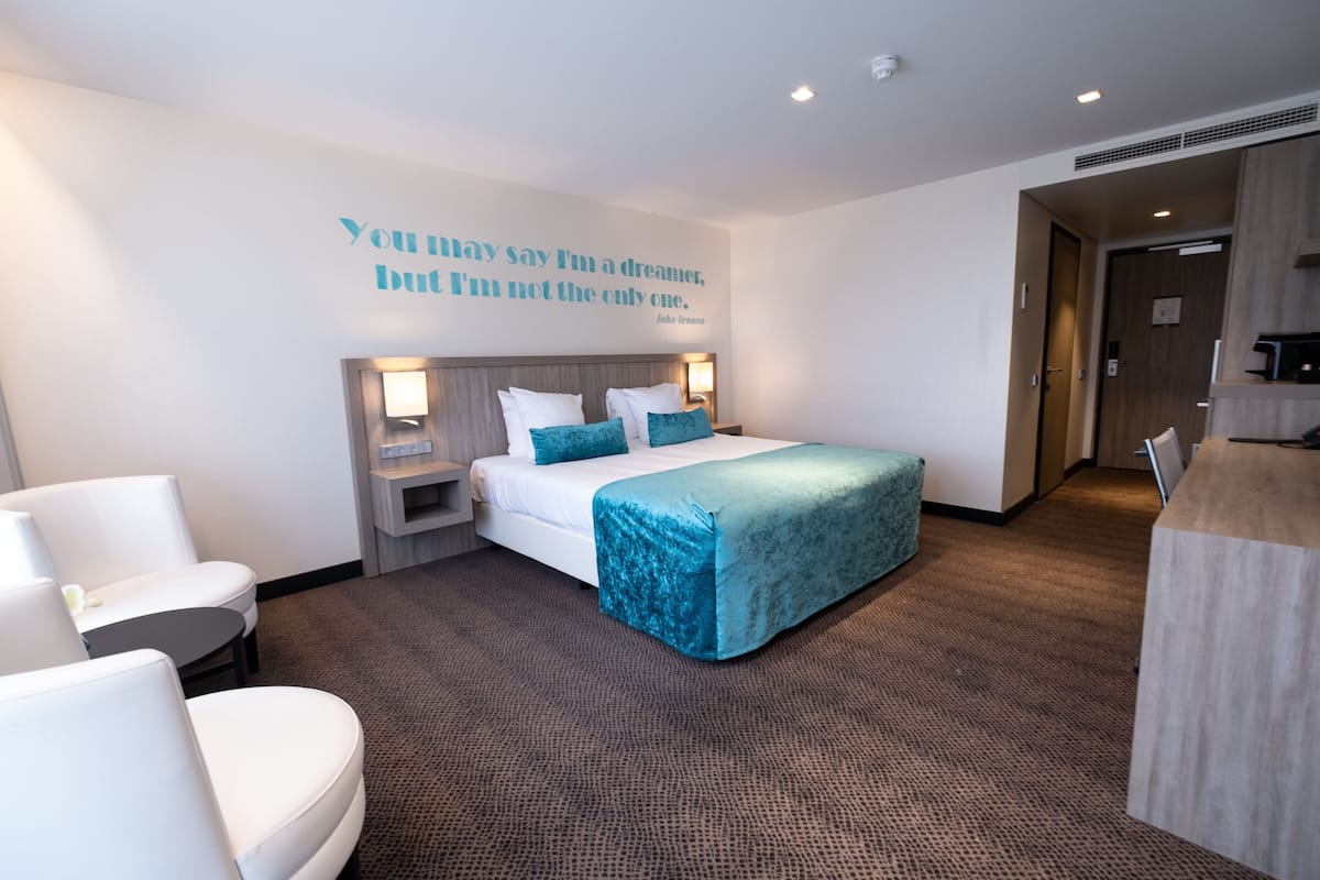 Kamar Comfort | Brankas, meja kerja, kedap suara, dan setrika/meja setrika