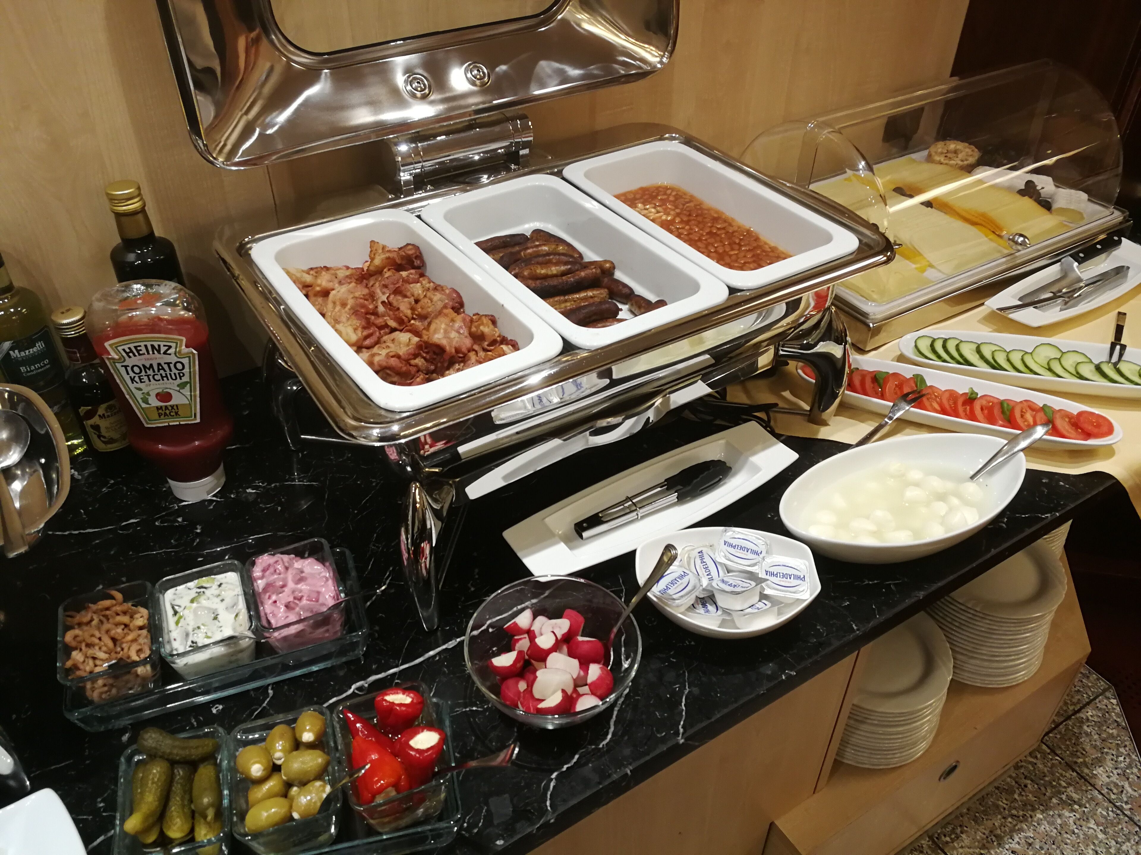 daily continental breakfast (eur 18.5 per person)