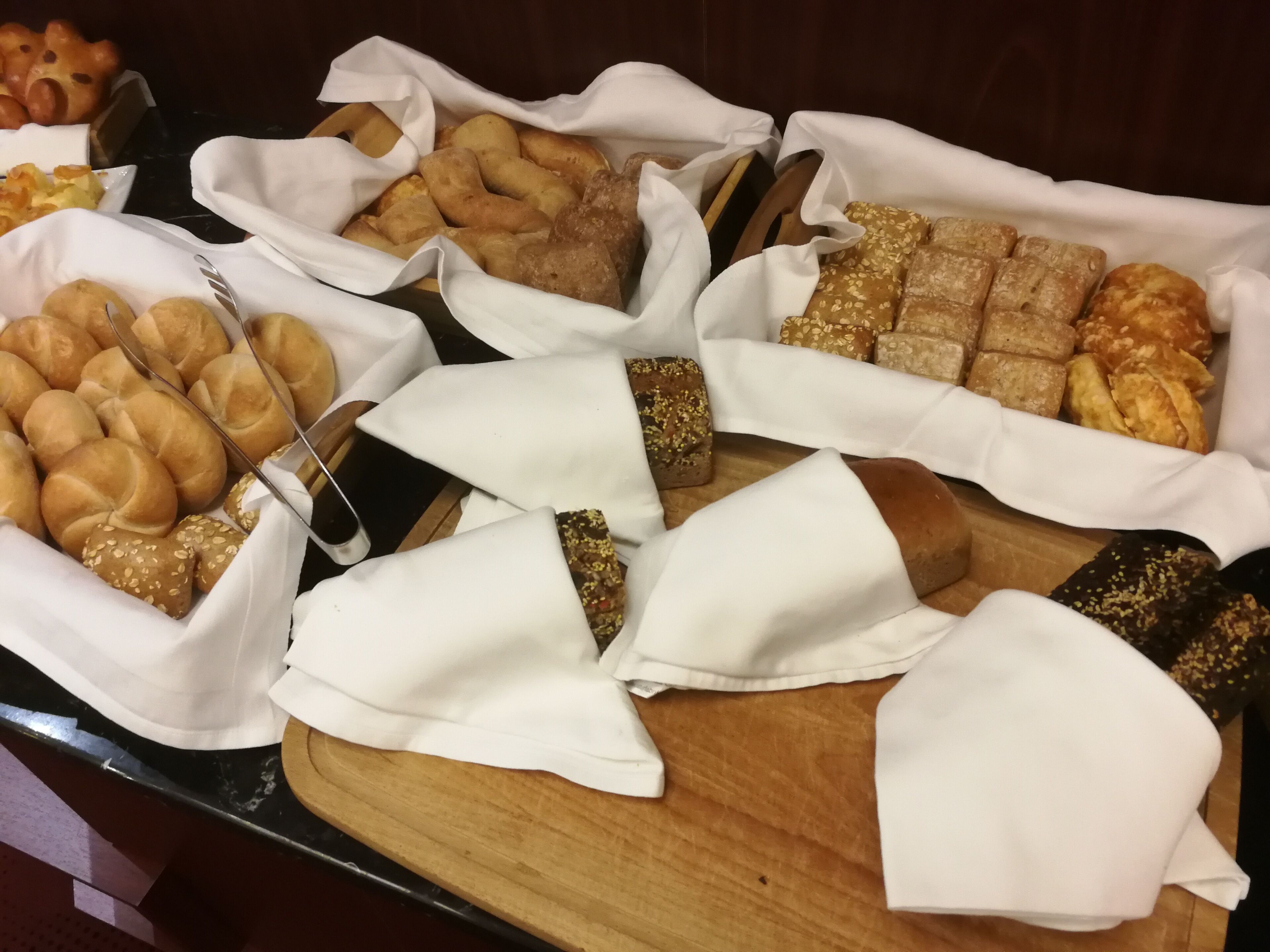 daily continental breakfast (eur 18.5 per person)