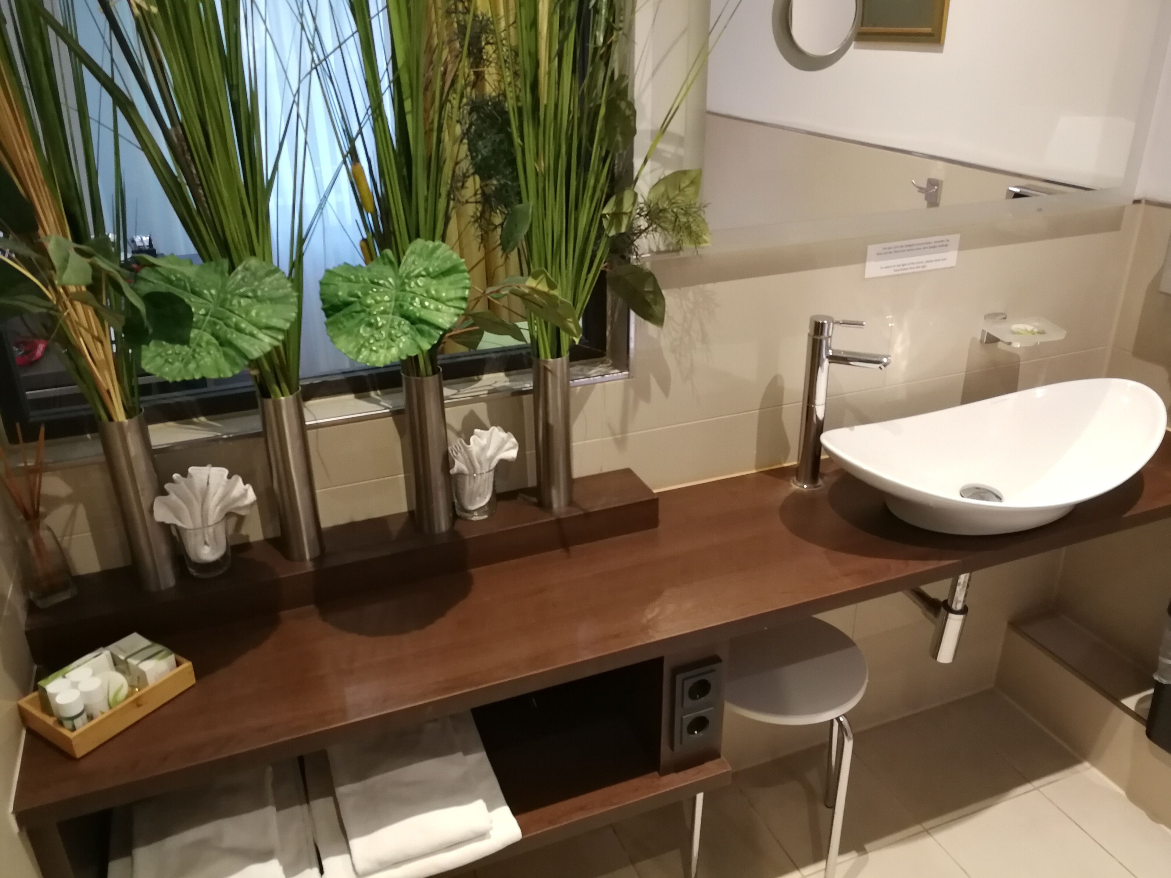 deluxe double room | bathroom sink