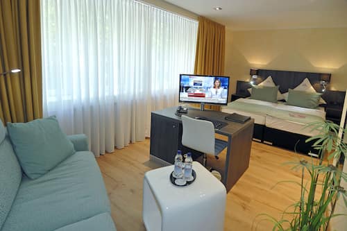 Deluxe Double Room | Premium bedding, down comforters, pillowtop beds, in-room safe