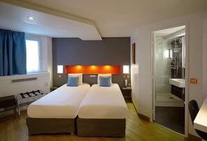 尊荣客房, 多张床, 无烟房 | 客房内保险箱、办公桌、遮光窗帘、隔音