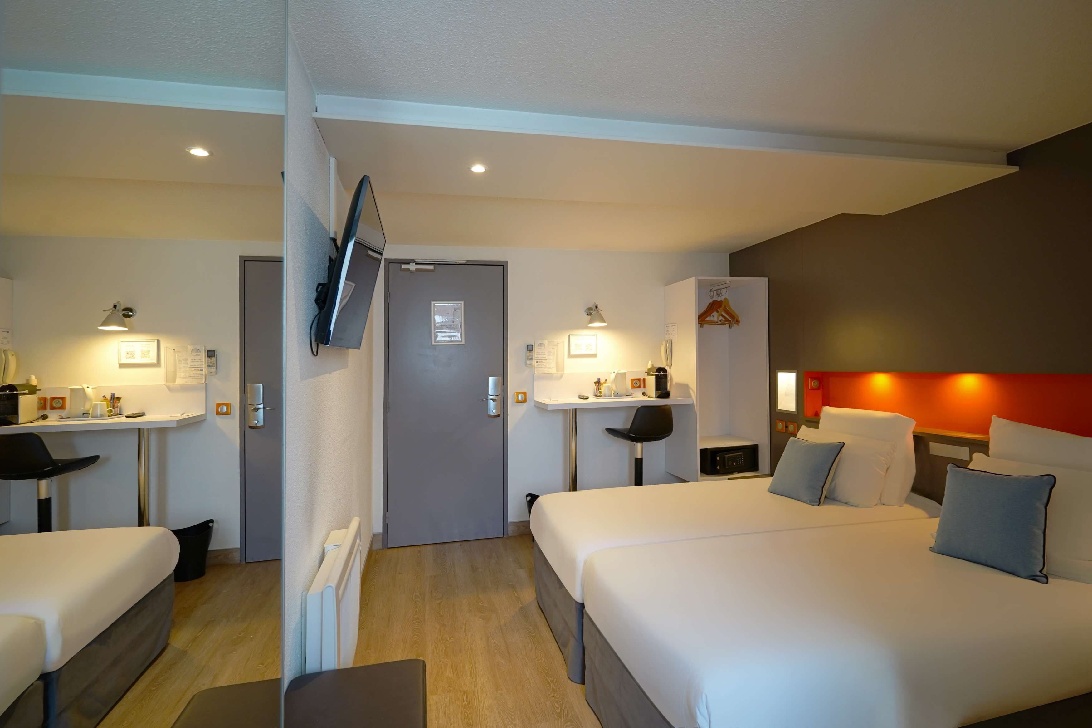 premium room, 2 single beds, non smoking | in-room safe, desk, blackout curtains, soundproofing