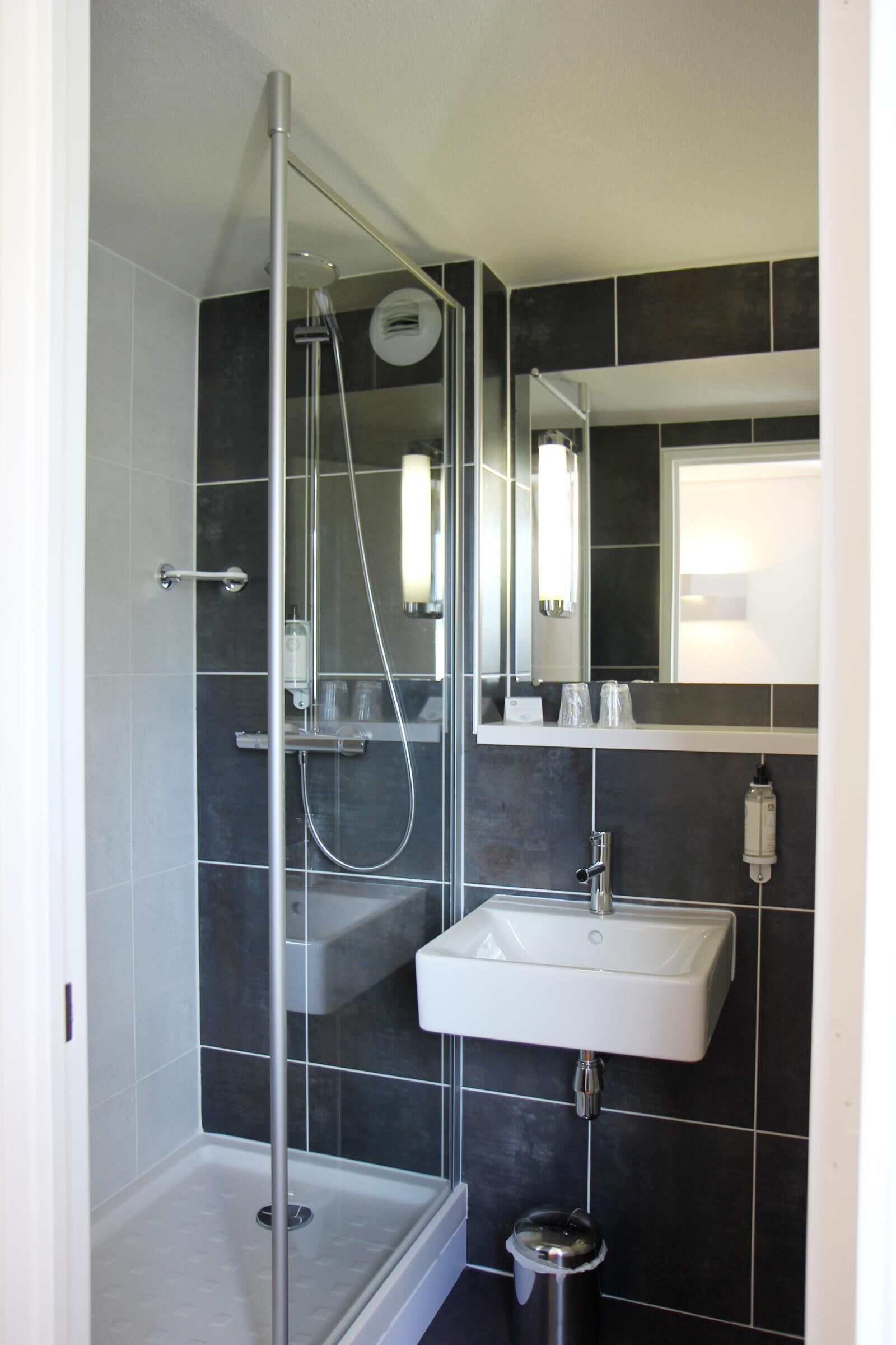 shower, rainfall showerhead, free toiletries, hair dryer