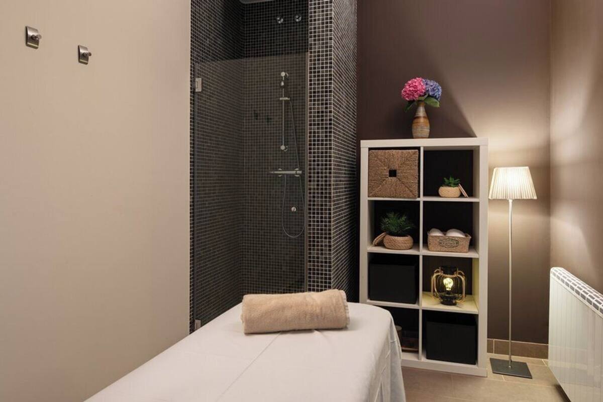 couples treatment room(s), body treatments, hydrotherapy, aromatherapy
