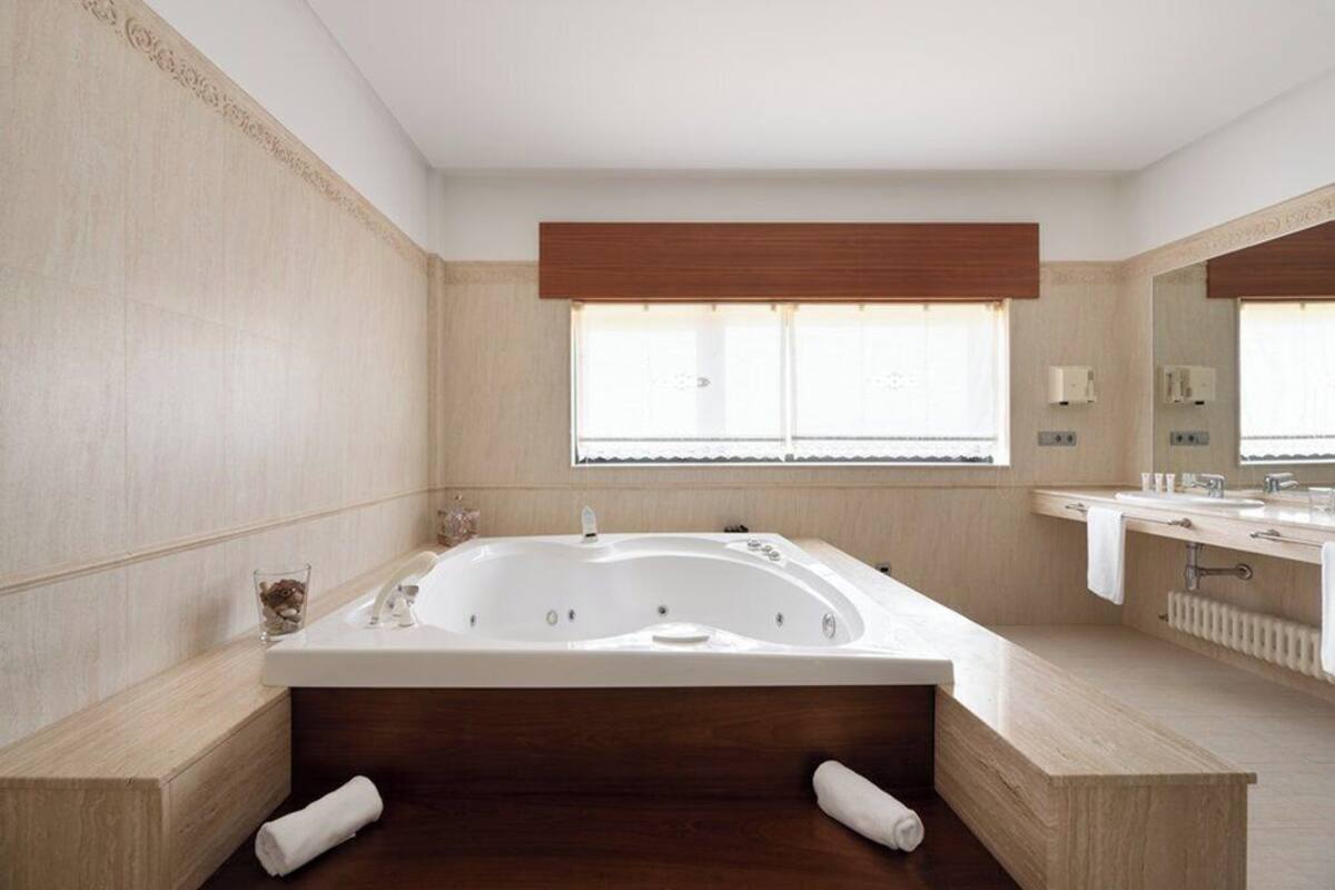 executive room, terrace | minibar, in-room safe, desk, free wifi