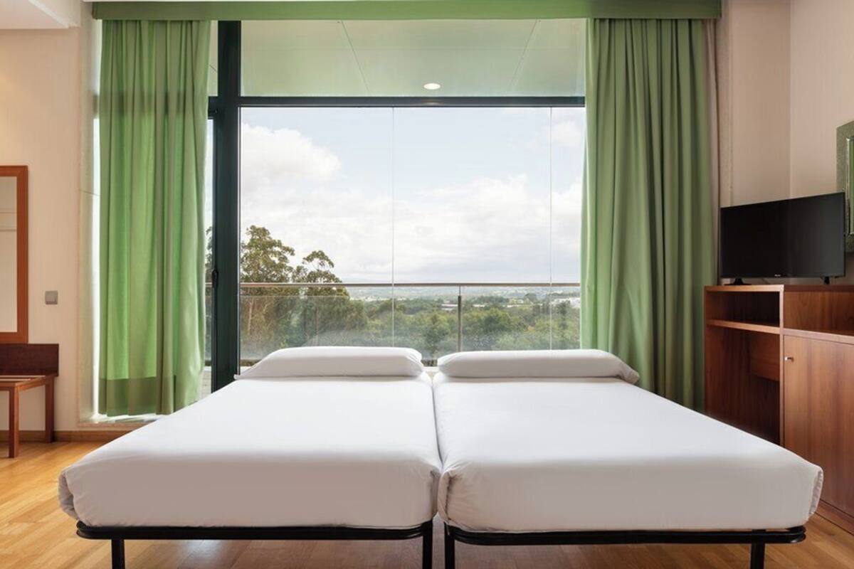 deluxe double or twin room, terrace | minibar, in-room safe, desk, free wifi