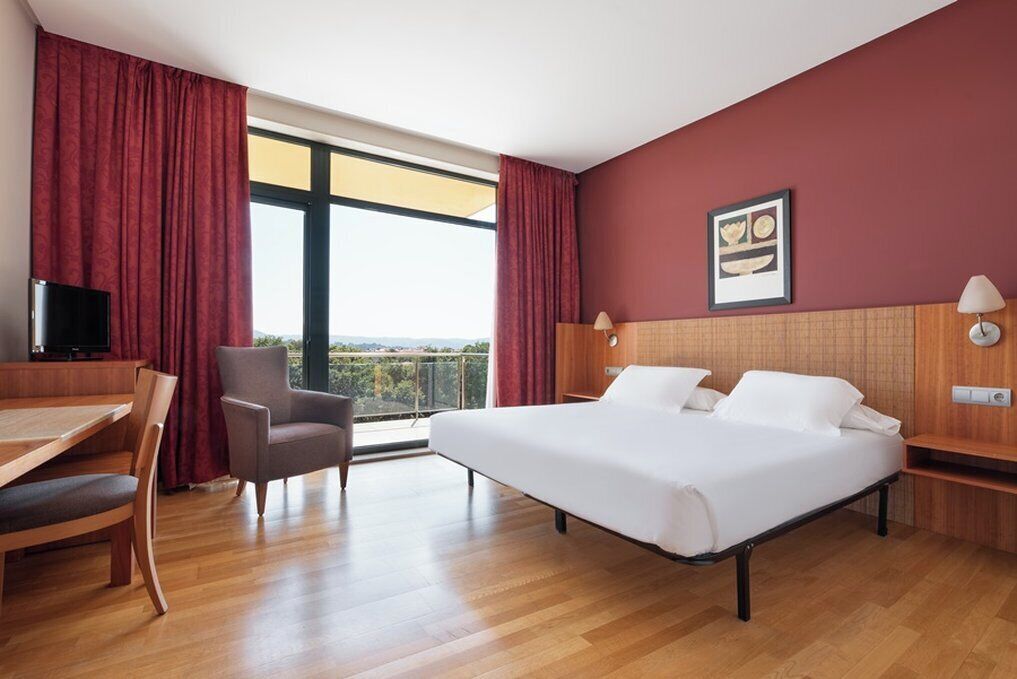 deluxe double or twin room, terrace | minibar, in-room safe, desk, free wifi