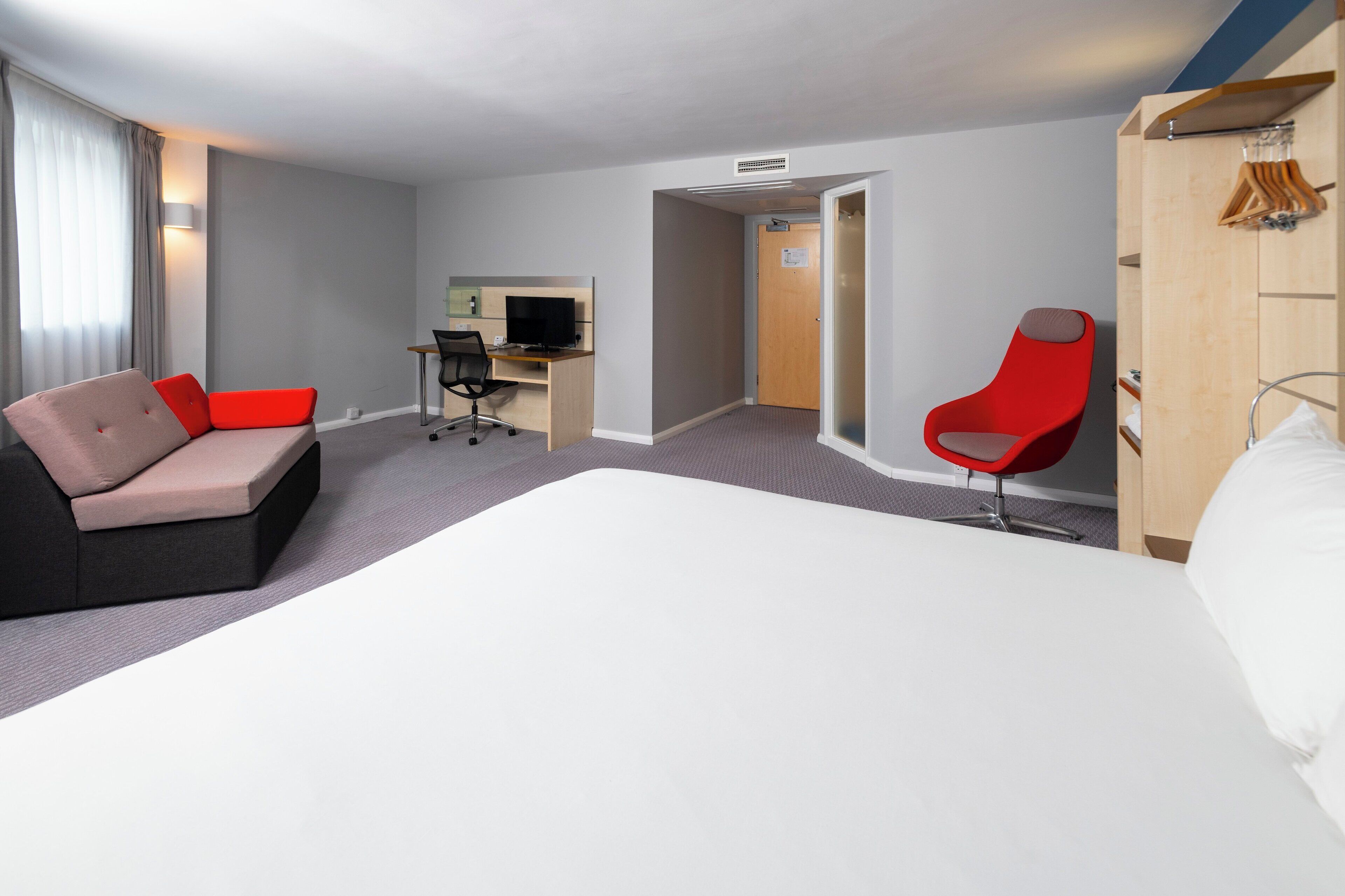 标准房, 1 张特大床, 转角 (Free Hot Breakfast) | 办公桌、遮光窗帘、免费婴儿床、免费 WiFi