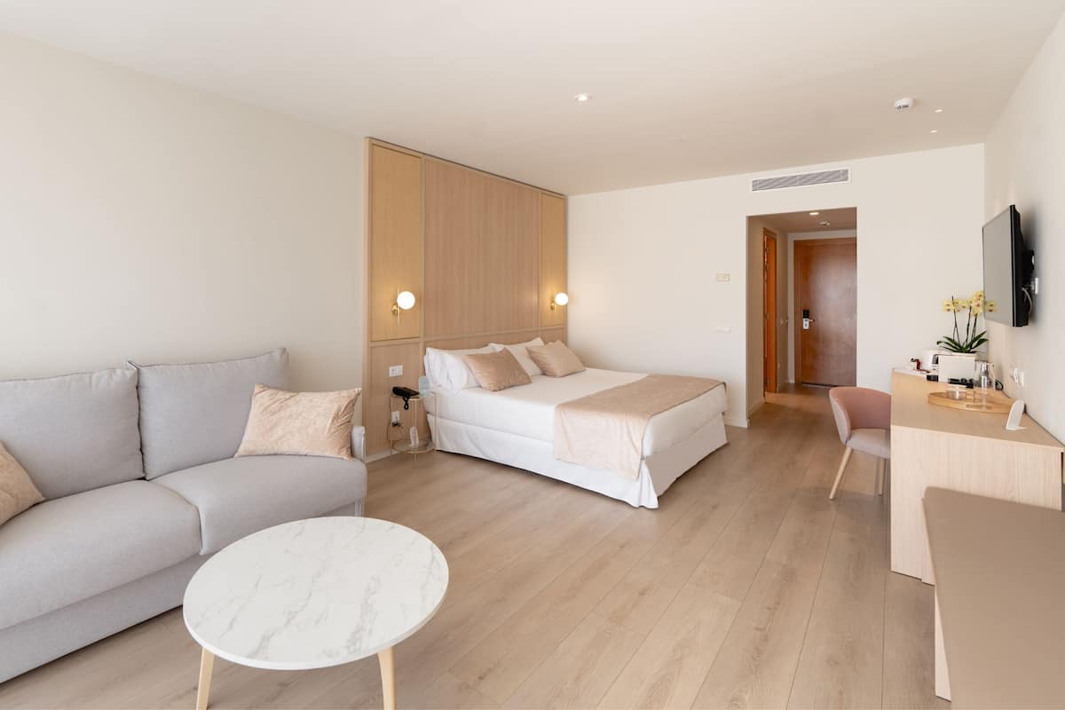 1 bedroom, minibar, in-room safe, desk