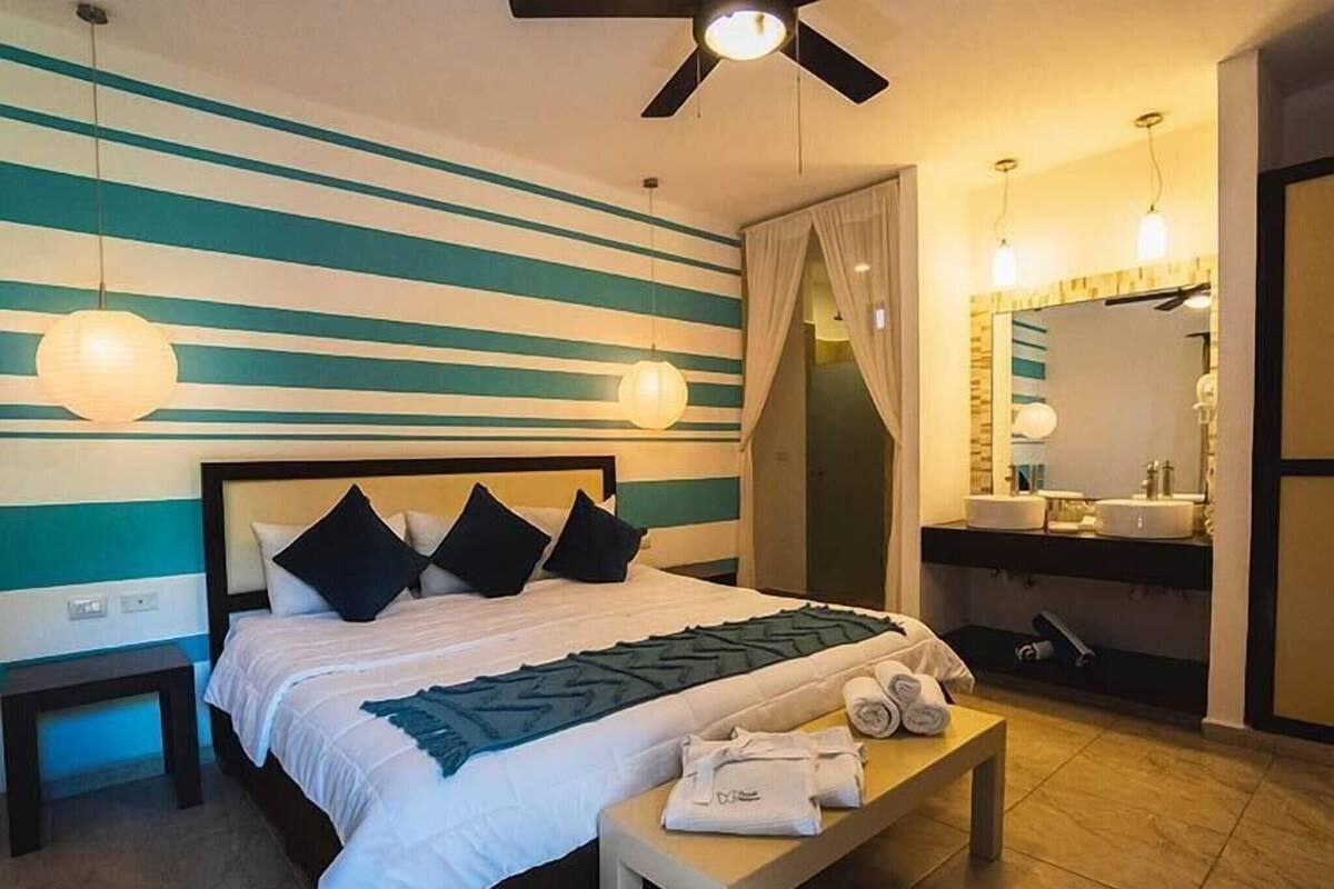Ropa de cama de alta calidad y minibar 
