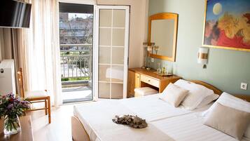 Escritorio y despertador