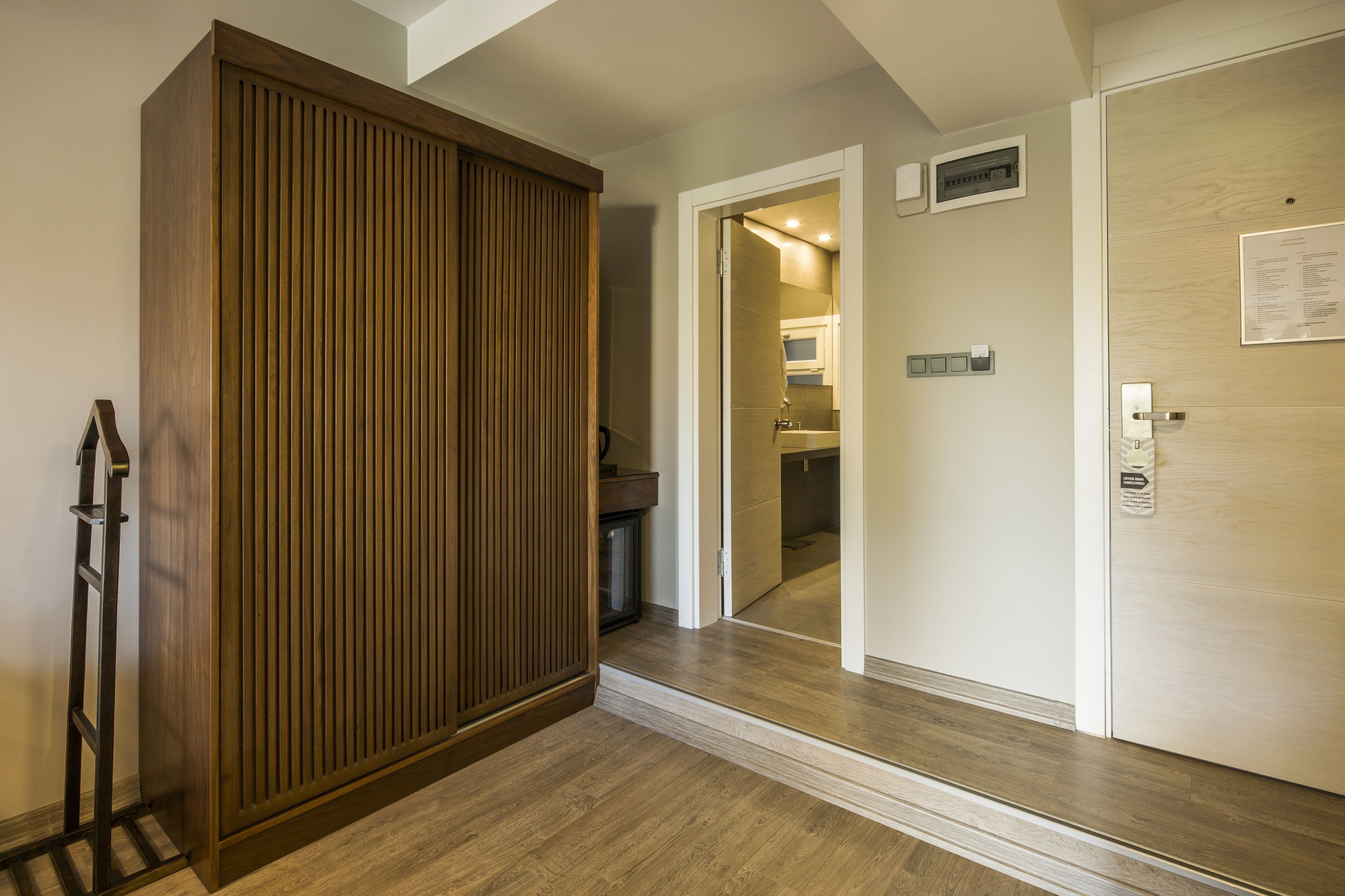 deluxe room | 1 bedroom, premium bedding, minibar, in-room safe