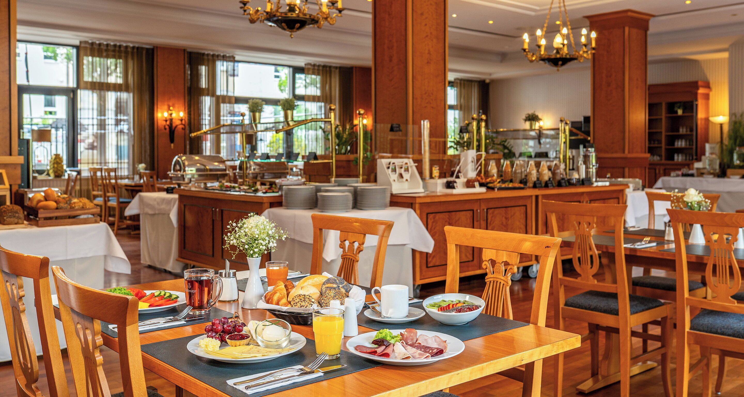 Daily continental breakfast (EUR 22 per person)