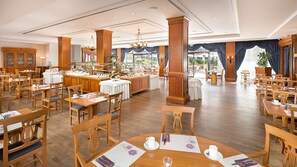 Daily continental breakfast (EUR 22 per person)