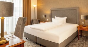 Komfort-Plus-Zimmer | Roupas de cama antialérgicas, cofres nos quartos, escrivaninha