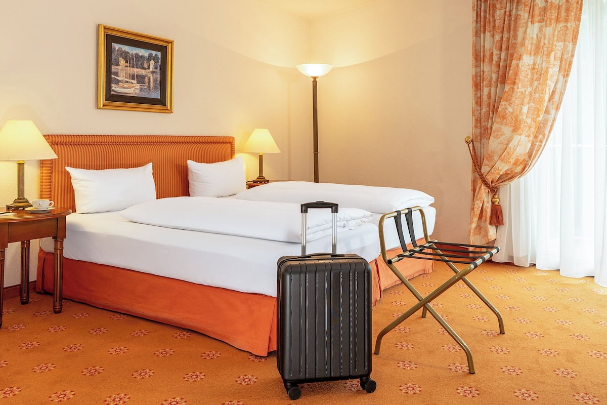 Family Room | Peralatan tempat tidur hipoalergenik, peti besi dalam bilik, meja