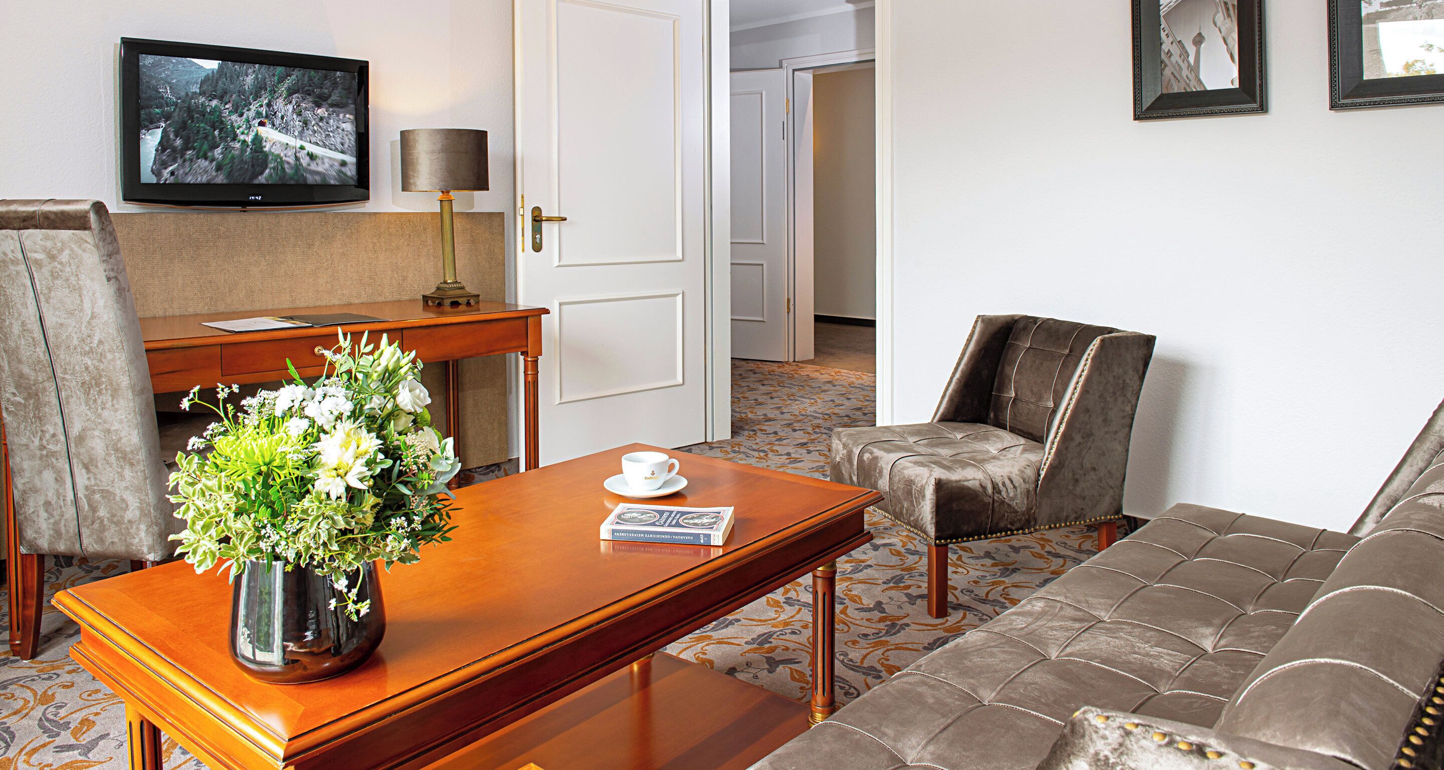 junior-suite | hypo-allergenic bedding, in-room safe, desk, blackout curtains