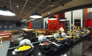 Daily buffet breakfast (BRL 53.00 per person)