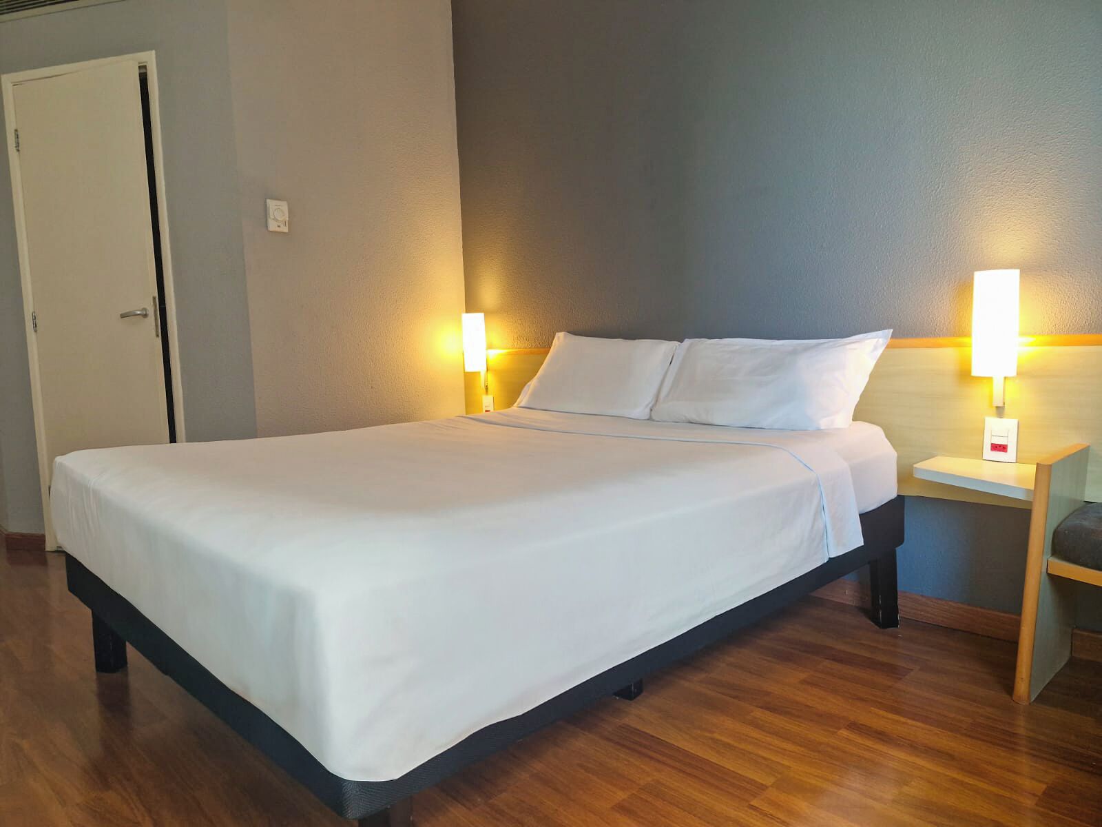 Schreibtisch, Bettwäsche