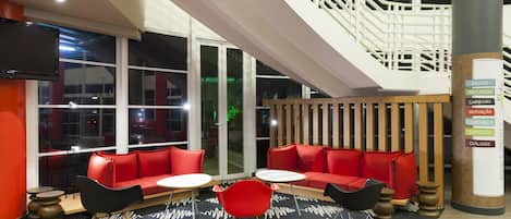 Bar-salon dans le hall