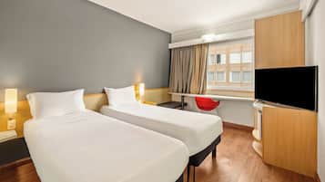 Standard Twin | Escrivaninha, Wi-Fi de cortesia, roupa de cama