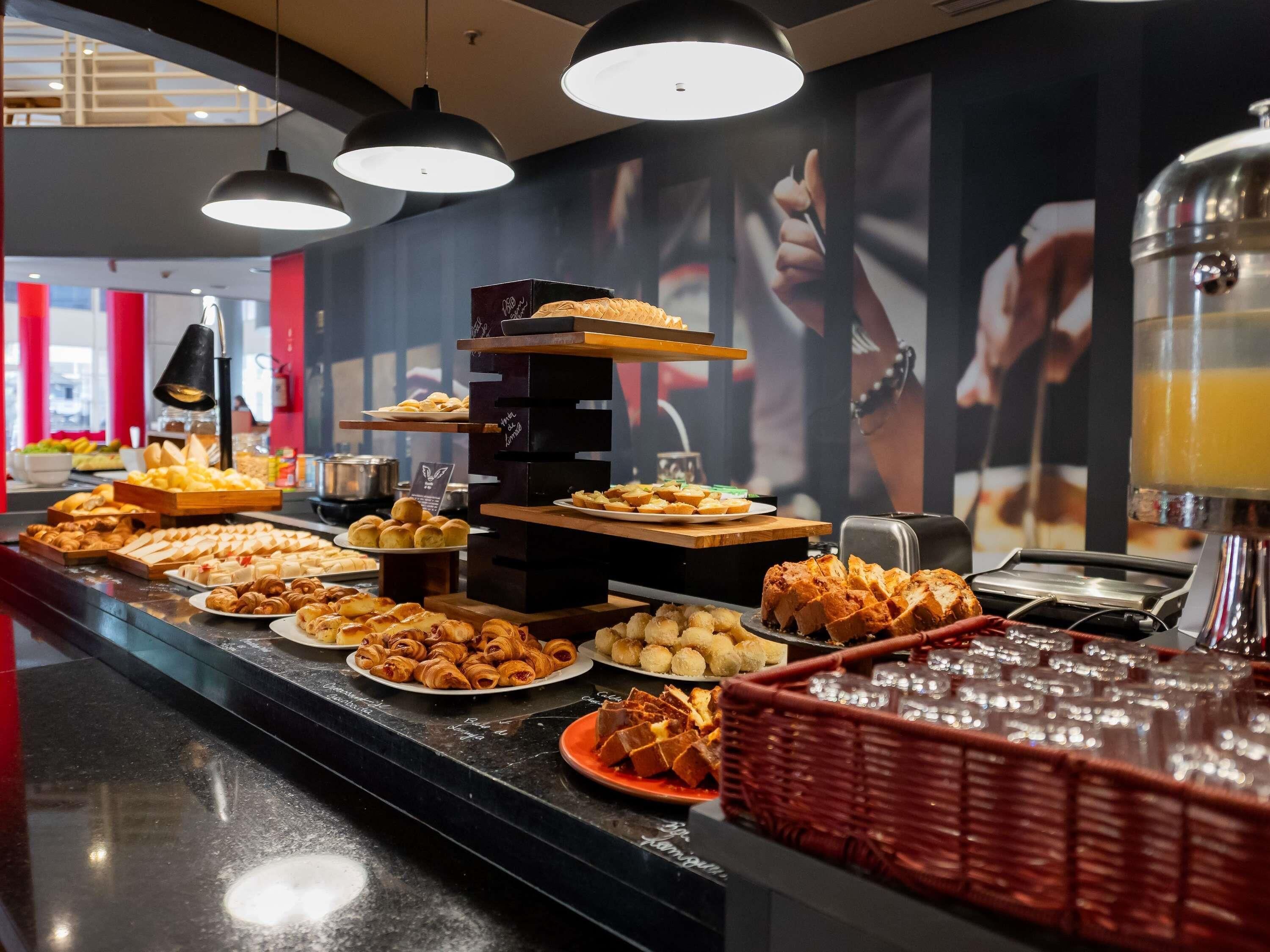 Daily buffet breakfast (BRL 53.00 per person)