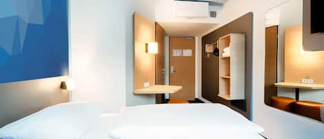 Twin Room | Hypo-allergenic bedding, in-room safe, desk, blackout drapes