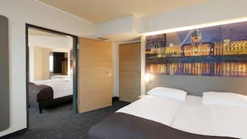 Allergitestet sengetøy, safe på rommet, skrivebord og blendingsgardiner