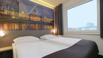 Allergikerbettwaren, Zimmersafe, Schreibtisch, VerdunkelungsvorhÀnge