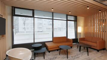 Hypo-allergenic bedding, in-room safe, desk, blackout curtains