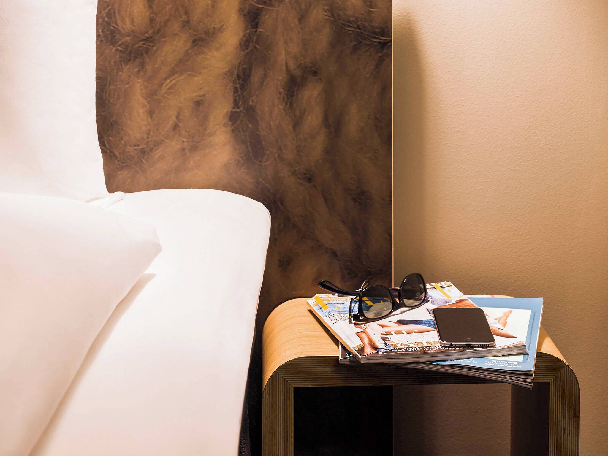 Habitación, 1 cama doble, accesible para personas con discapacidad | Ropa de cama hipoalergénica, escritorio, cortinas opacas