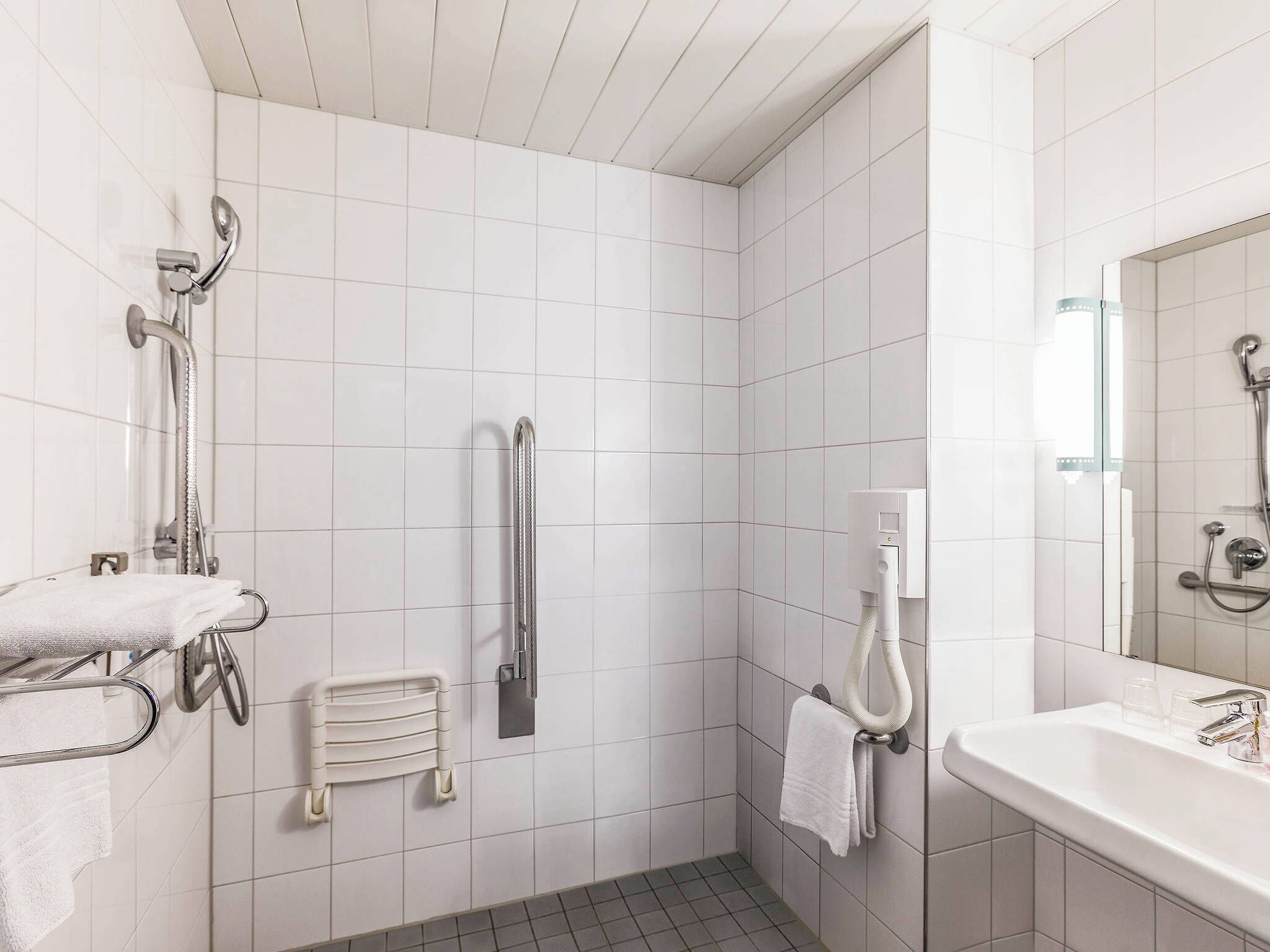Room, 1 Double Bed, Accessible | Bathroom | Shower, eco-friendly toiletries, hair dryer, towels