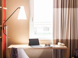Room, 1 Double Bed (New Sleep Easy Concept) | Hypo-allergenic bedding, desk, blackout curtains, soundproofing - ibis Winterthur City (Winterthur)